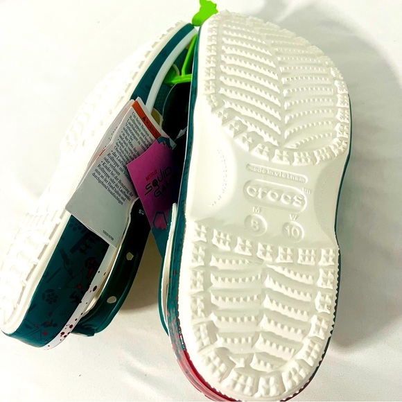 Crocs X Netflix Squid Game Classic Clog M8 W10 NWT Dark Green with Jibbitz - Picture 8 of 9